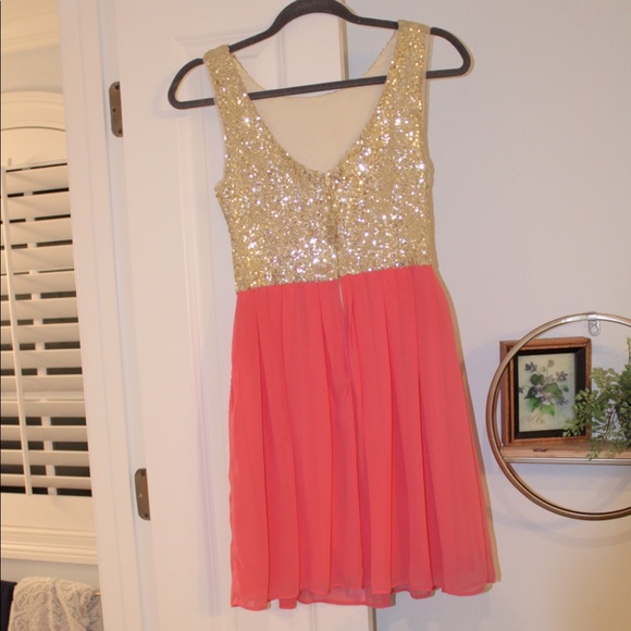 Homecoming/ formal dress - Picture 2 of 3